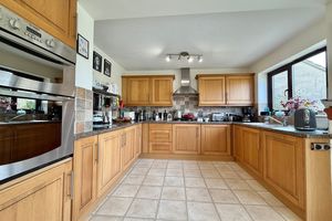 15' Kitchen/Breakfast Room- click for photo gallery